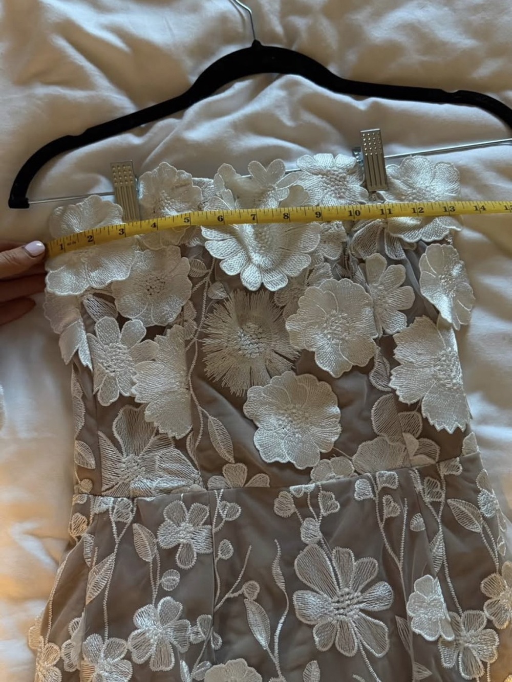 Elliat White Floral Appliqué Dress - Picture 5 of 8